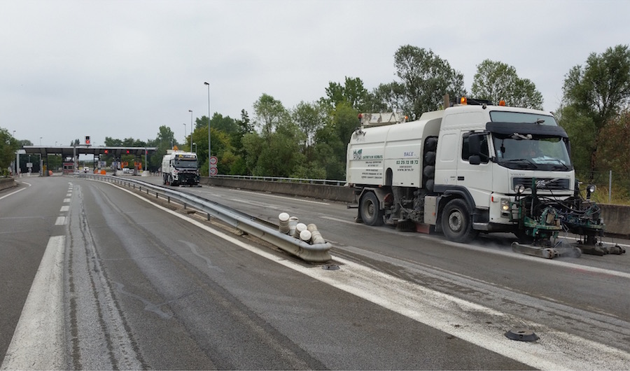 Reprise d'adhérence sur chaussée accidentogène